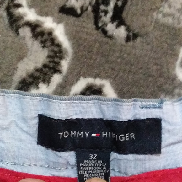 Tommy Hilfiger shorts GUC - Picture 3 of 3